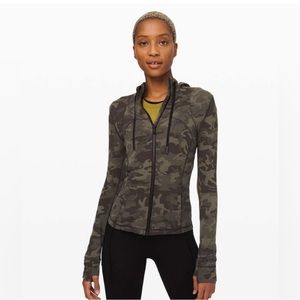 Lululemon Camo Nulu Define - Size 8